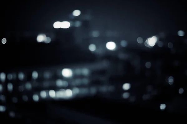 Μεγάλα φώτα μητροπολιτικής πόλης τη νύχτα, θολή φόντο — Φωτογραφία Αρχείου