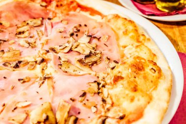 İtalya'da pizzacı geleneksel İtalyan pizza, gastronomik trav