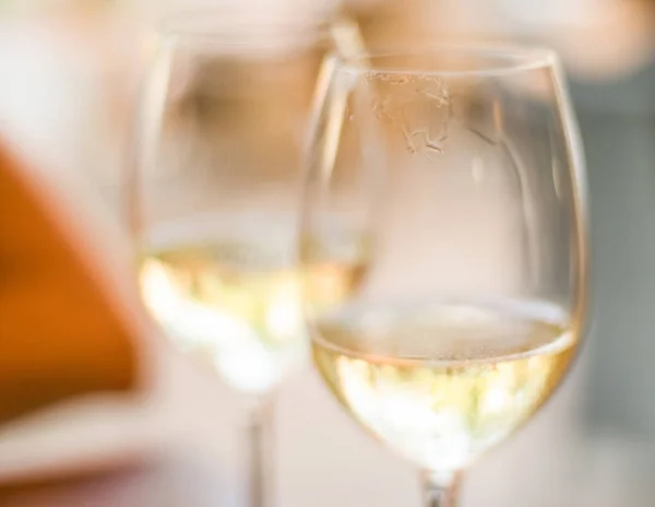 French white wine in a restaurant in Paris, travel experience — Stock Photo, Image