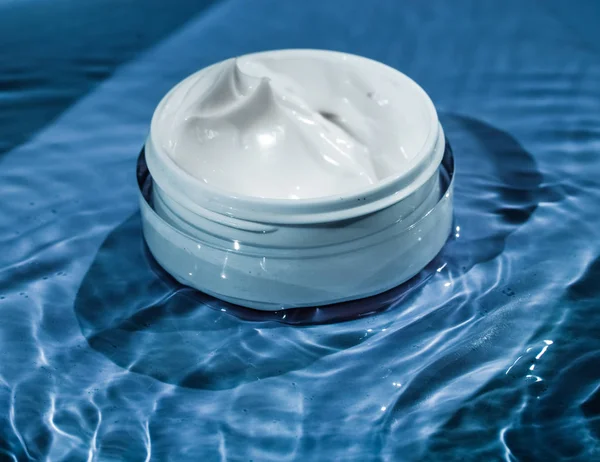 Vochtinbrengende schoonheid crème, huidverzorging en Spa cosmetica — Stockfoto