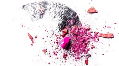 Grunge maskara fırça inme, ruj ve göz farı yakın çekim iso