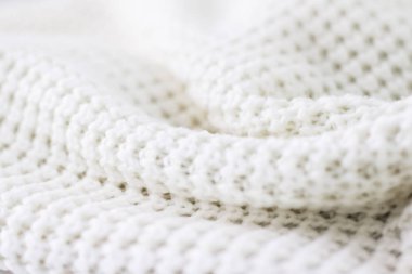Sıcak örme giysiler, yumuşak ve beyaz