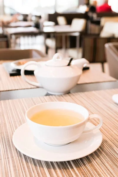 Green herbal tea in a restaurant, five o'clock — Stock Photo, Image