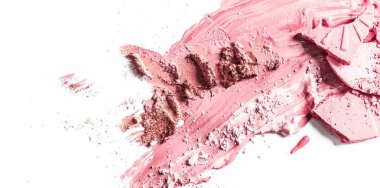 Ezilmiş göz farı, toz ve sıvı temeli yakın çekim izole