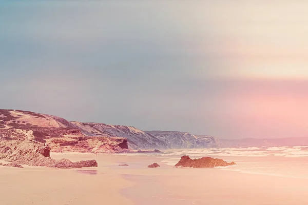 Vue sur la côte de l'océan, destination de voyage et de vacances parfaite — Photo