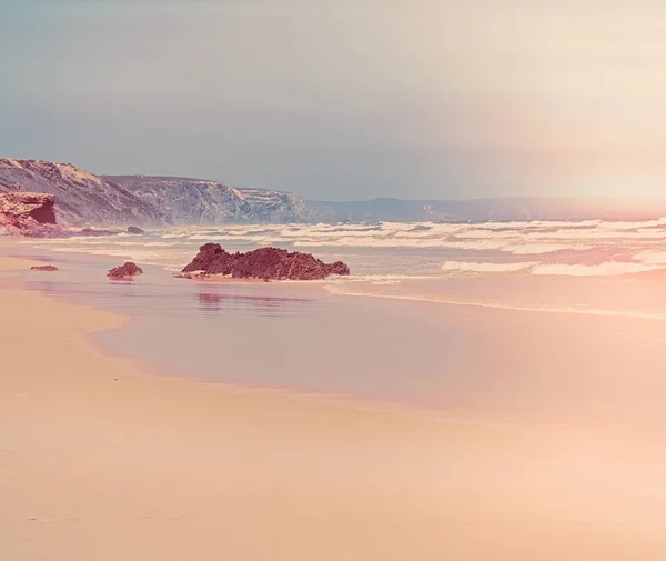 Vue sur la côte de l'océan, destination de voyage et de vacances parfaite — Photo