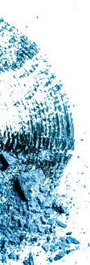 Grunge maskara fırça inme, ruj ve göz farı yakın çekim iso