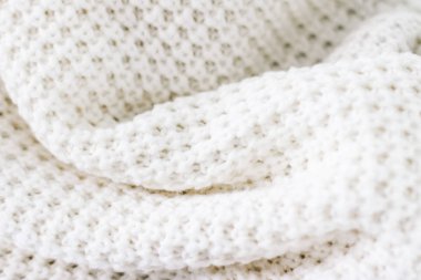 Sıcak örme giysiler, yumuşak ve beyaz