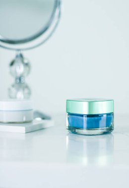 Güzellik maskesi, lüks nemlendirici kozmetik ürün.