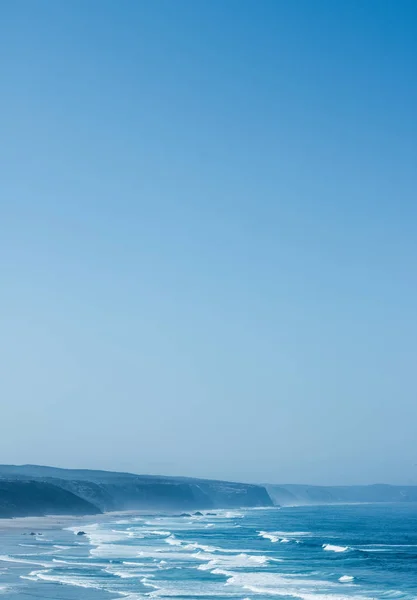 Vista sulla costa dell'oceano, viaggio perfetto e meta di vacanza — Foto Stock