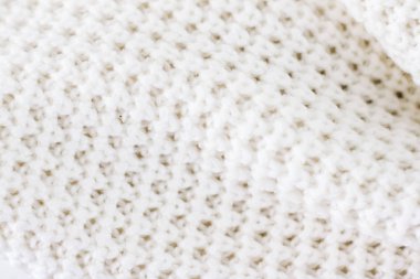 Sıcak örme giysiler, yumuşak ve beyaz