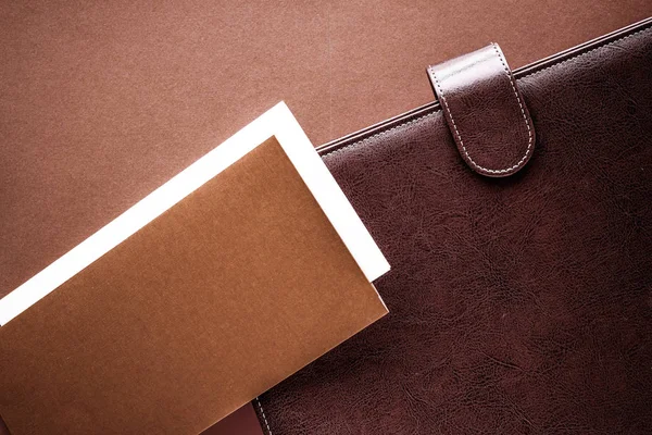 Vintage business briefcase on the office table desk, flatlay bac — Stock Photo, Image