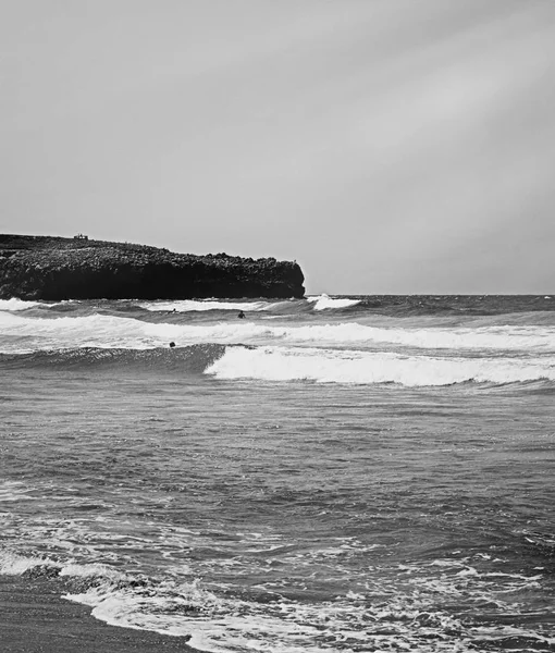 Vue sur la côte de l'océan, destination de voyage et de vacances parfaite — Photo