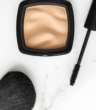 Makyaj ve kozmetik ürünleri mermer, düz arkaplan