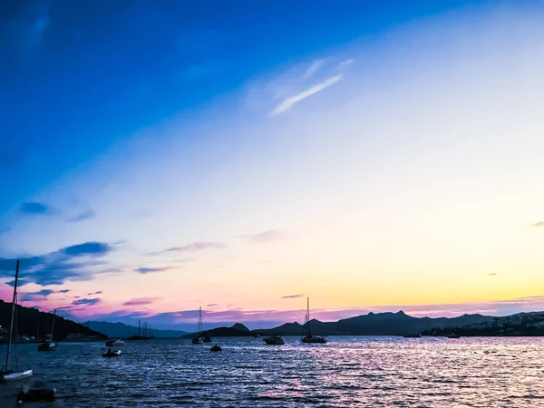 Закат на побережье, красивый вид на море фон — стоковое фото