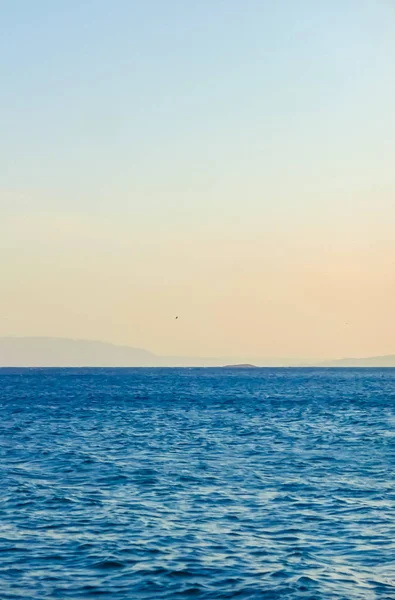 Mediterranean sea coast and islands in summer, yacht cruise trav — Stock Photo, Image