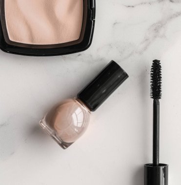 Makyaj ve kozmetik ürünleri mermer, düz arkaplan