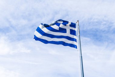 Yaz aylarında Yunan bayrağı ve bulutlu gökyüzü, Avrupa siyaseti