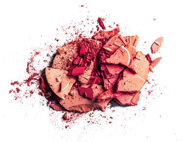 Beyaz arka planda yalıtılmış ezilmiş göz farı ve toz