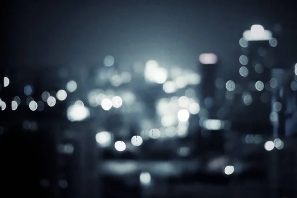 Grandes lumières de la ville métropolitaine la nuit, fond trouble — Photo