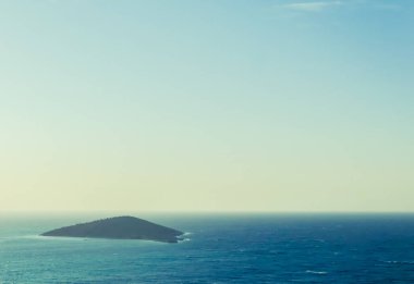 Yaz aylarında Akdeniz kıyıları ve adalar, yat seyir trav