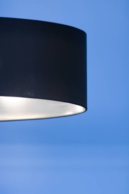 Bir odada gümüş lamba, zarif modern ev dekor aydınlatma