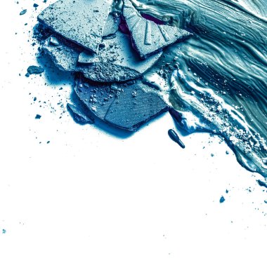 Ezilmiş göz farı, toz ve sıvı temeli yakın çekim izole