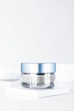 Güzellik maskesi, lüks nemlendirici kozmetik ürün.