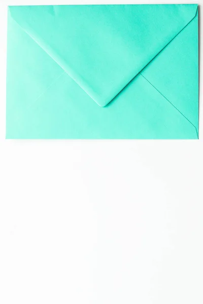 Blank paper envelopes on marble flatlay background, holiday mail — Stock Photo, Image