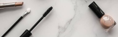 Makyaj ve kozmetik ürünleri mermer, düz arkaplan