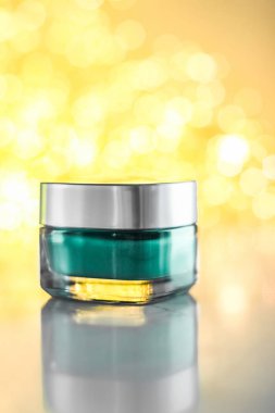 Güzellik maskesi, lüks nemlendirici kozmetik ürün.