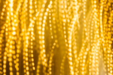 Göz kamaştırıcı altın, pırıl pırıl, lüks tatil geçmişi.