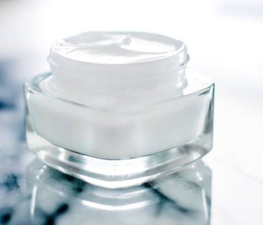 Mavi mermer taş üzerinde nemlendirici Güzellik yüz kremi, Cilt Bakımı