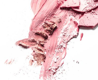 Ezilmiş göz farı, toz ve sıvı temeli yakın çekim izole