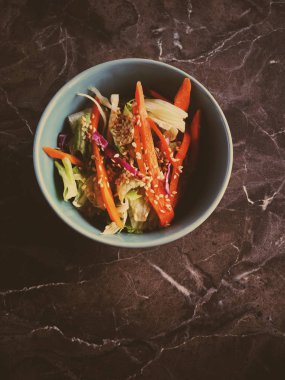 Vejetaryen asya sebze salatası Japon re bir kase servis