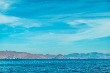 Deniz kıyısındaki güzel manzara, seyahat arka planı