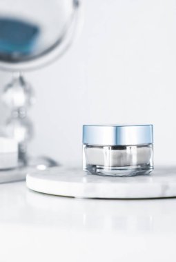 Güzellik maskesi, lüks nemlendirici kozmetik ürün.