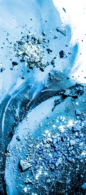 Arka plan olarak sanatsal ruj lekesi ve ezilmiş göz farı