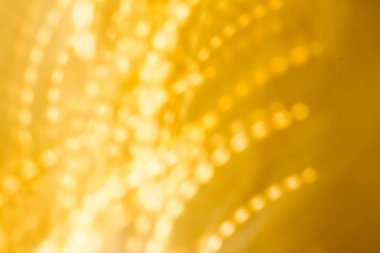 Göz kamaştırıcı altın, pırıl pırıl, lüks tatil geçmişi.