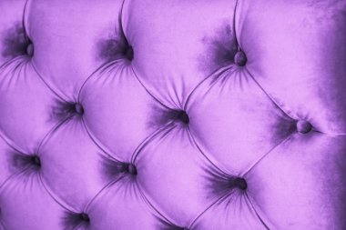 Düğmeli mor lüks velour kapitone kanepe döşeme, elega