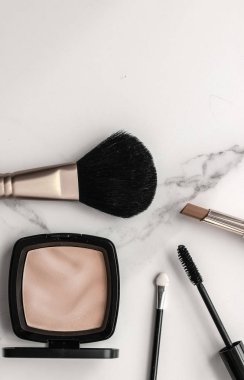 Makyaj ve kozmetik ürünleri mermer, düz arkaplan