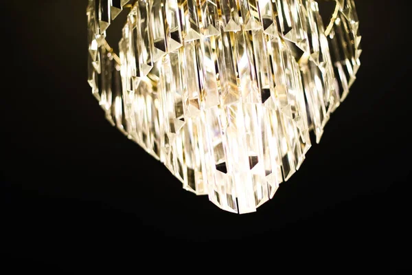 Lustre de luxe avec verre cristal, design d'intérieur et maison d — Photo