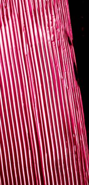 Siyah arka planda izole pembe ruj fırça inme dokusu