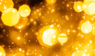 Göz kamaştırıcı altın, pırıl pırıl, lüks tatil geçmişi.