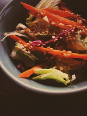 Vejetaryen asya sebze salatası Japon re bir kase servis