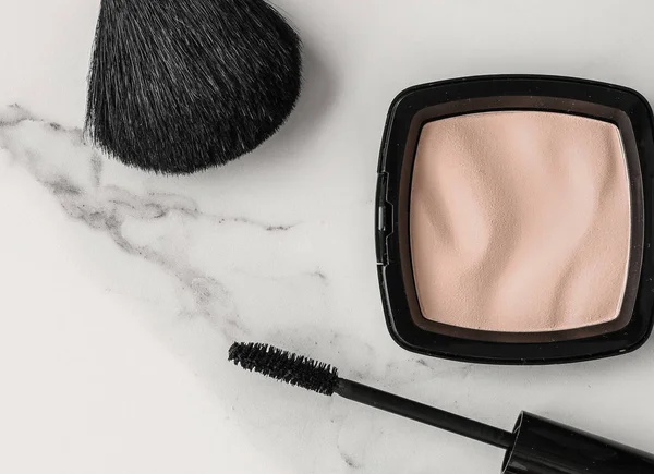 Makyaj ve kozmetik ürünleri mermer, düz arkaplan
