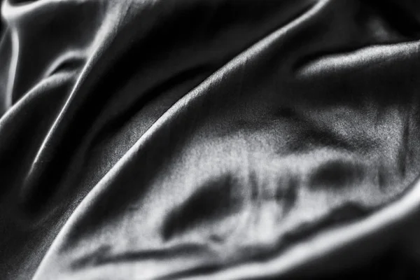 Роскошный черный мягкий шелк плоский фон текстуры, праздничный гламур — стоковое фото