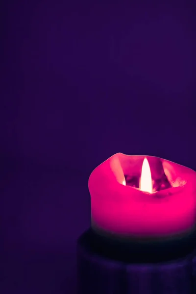 Pink holiday candle on purple background, luxury branding design — Stock Photo, Image