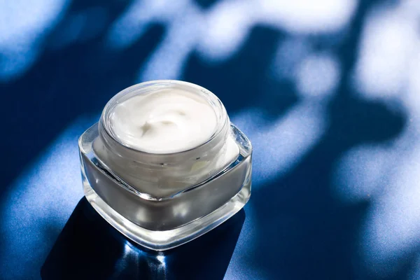Hidratáló kozmetikai arckrém érzékeny bőrre, luxus Spa Co — Stock Fotó