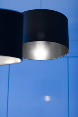 Bir odada gümüş lamba, zarif modern ev dekor aydınlatma